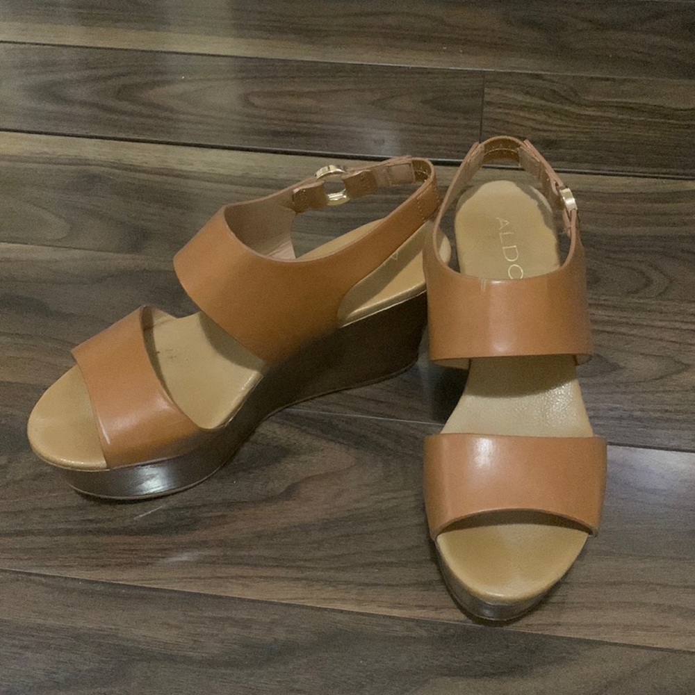 Aldo wooden platforms
